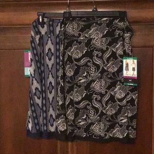 Resversible mid length skirts size XL